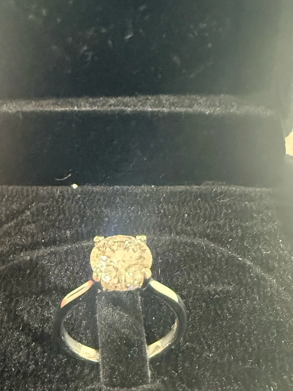 Classic Solitaire Engagement Ring in 18k Gold with 2ct center stone lab Diamond